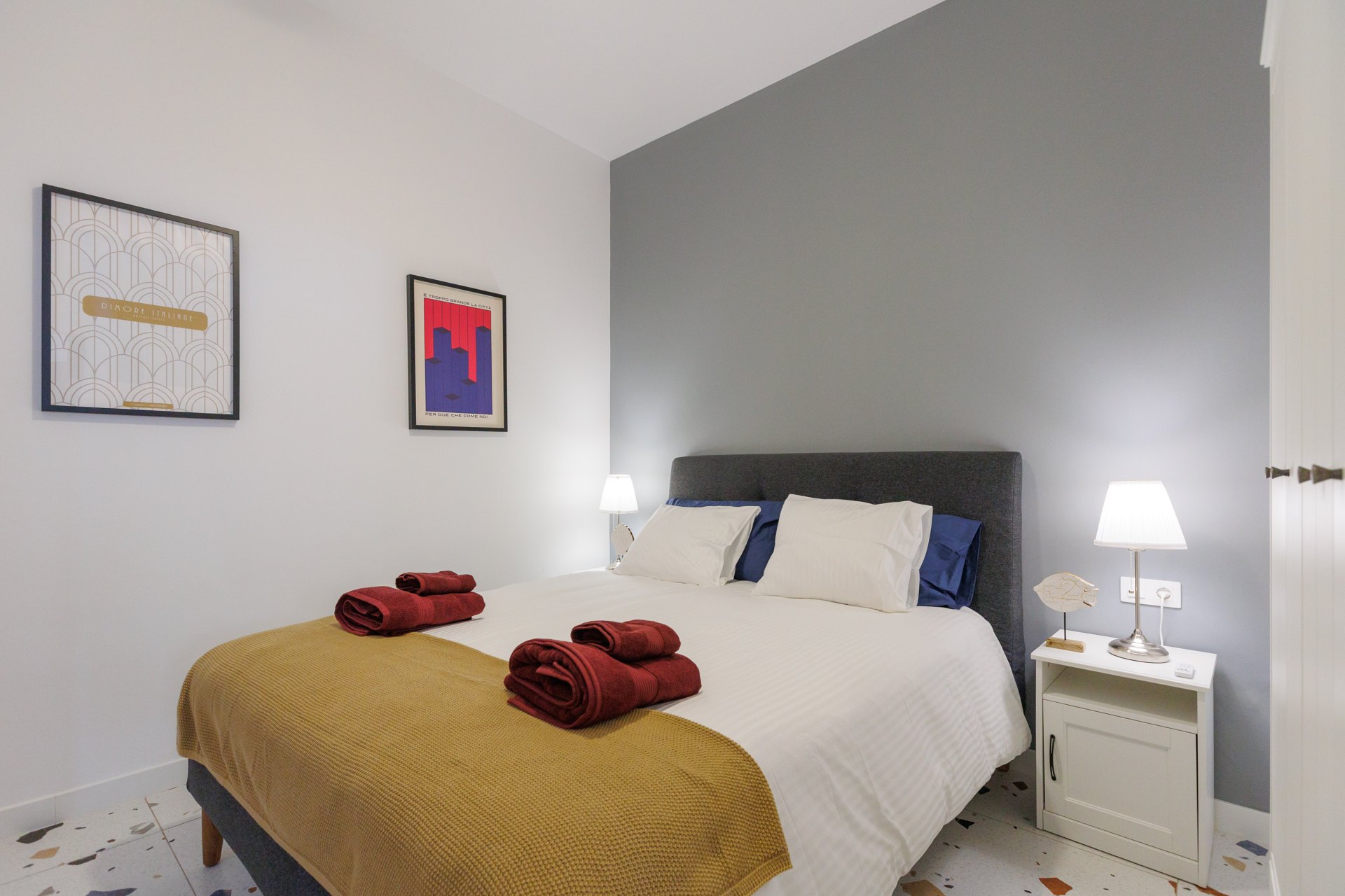 Suite 102 · Double bedroom