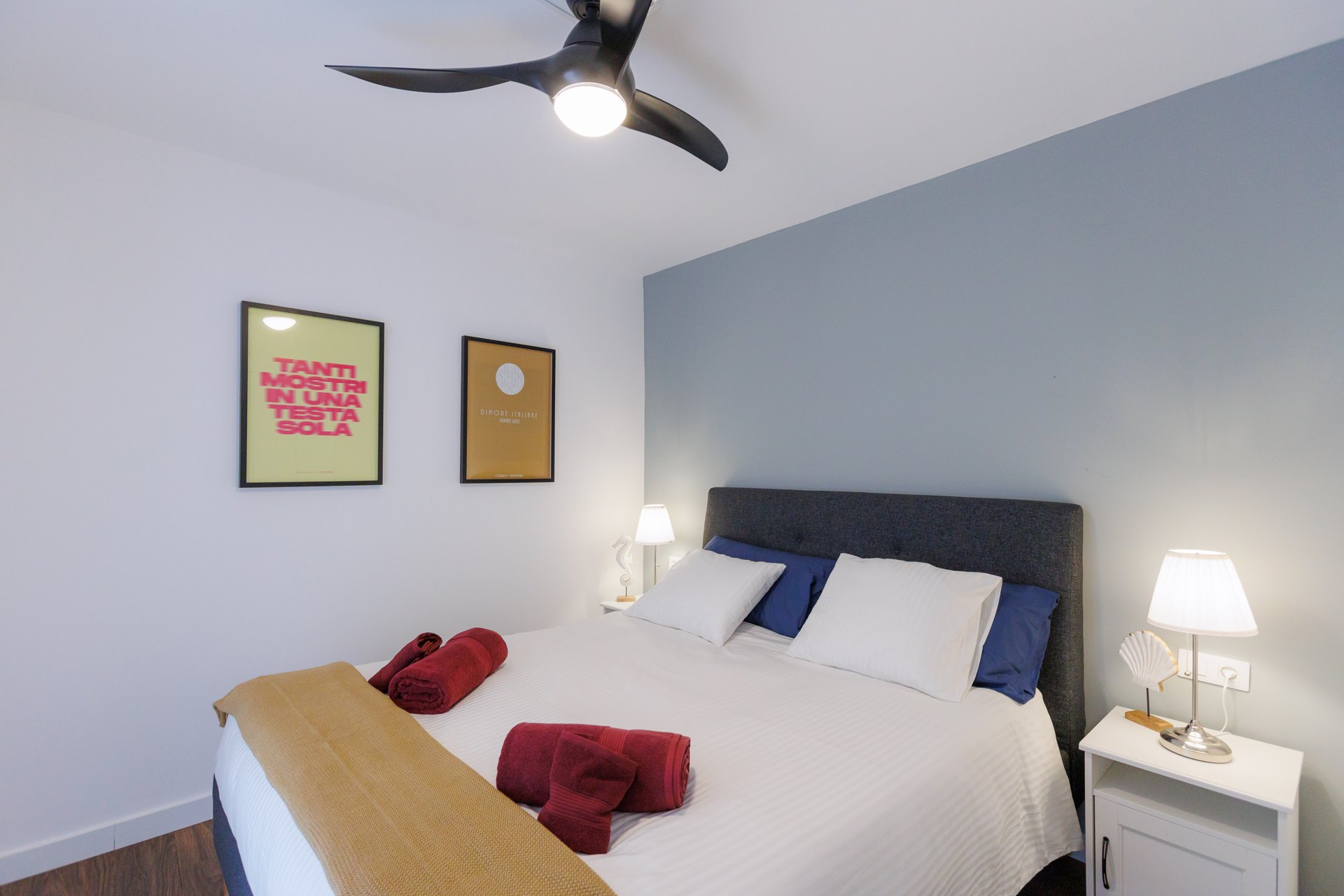 Suite 302 · Double bedroom